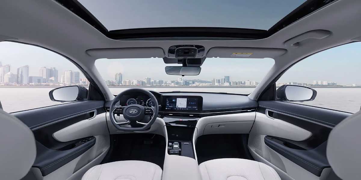 Hyundai Mistra interior